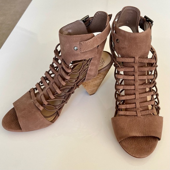Vince Camuto Taupe Suede Evel Caged Ankle Open Toe Sandals size 7.5 - Picture 3 of 7